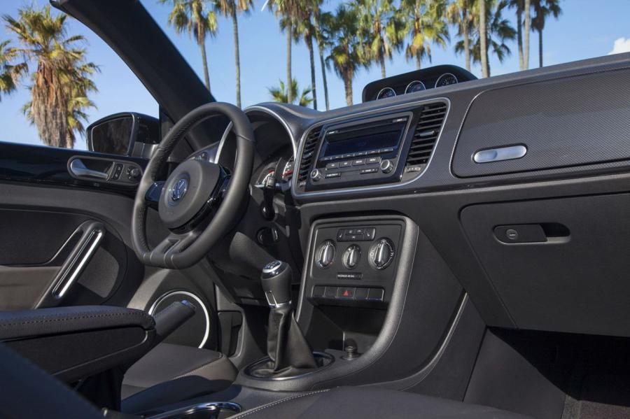  Volkswagen Beetle Cabriolet 2012 года  (фото 19 из 107)
